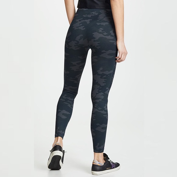 SPANX Black/Gray Camo Look At Me Now Leggings Size XL - Picture 2 of 12